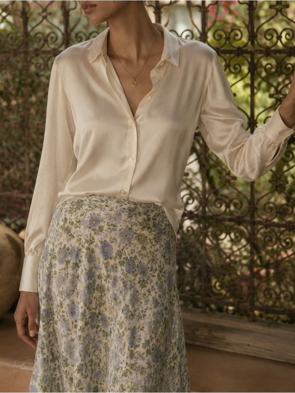 Ann Taylor Ivory Silk Blend Button Up Blouse Size 6
